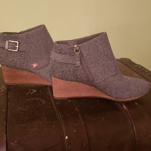 Dr. Scholl's Grey Flannel Boots 2.75 Inch Heel 10
